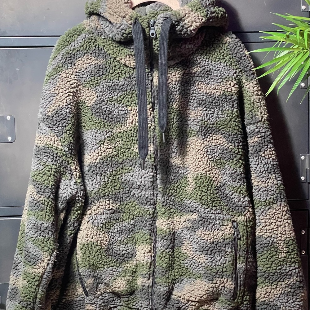 Aerie Camouflage Oversized Sherpa hoodie. Small size, very comfortable.